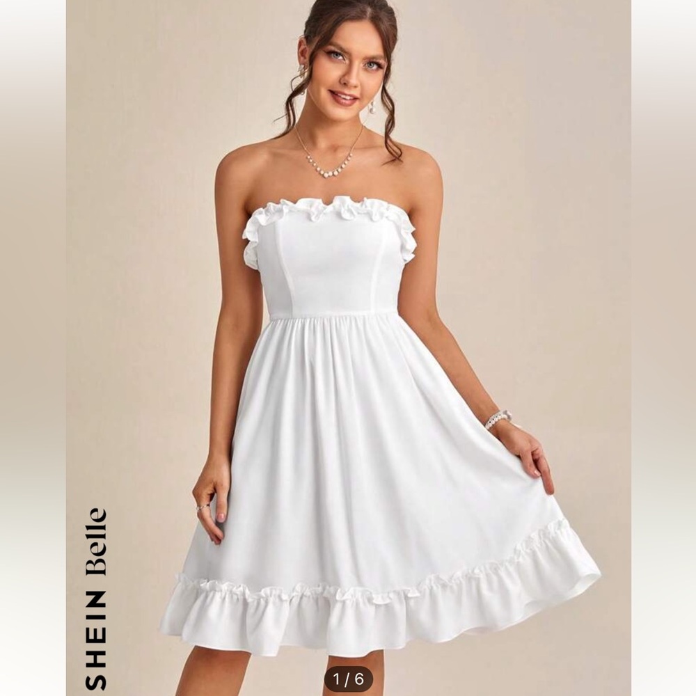 Straplesss white a line dress